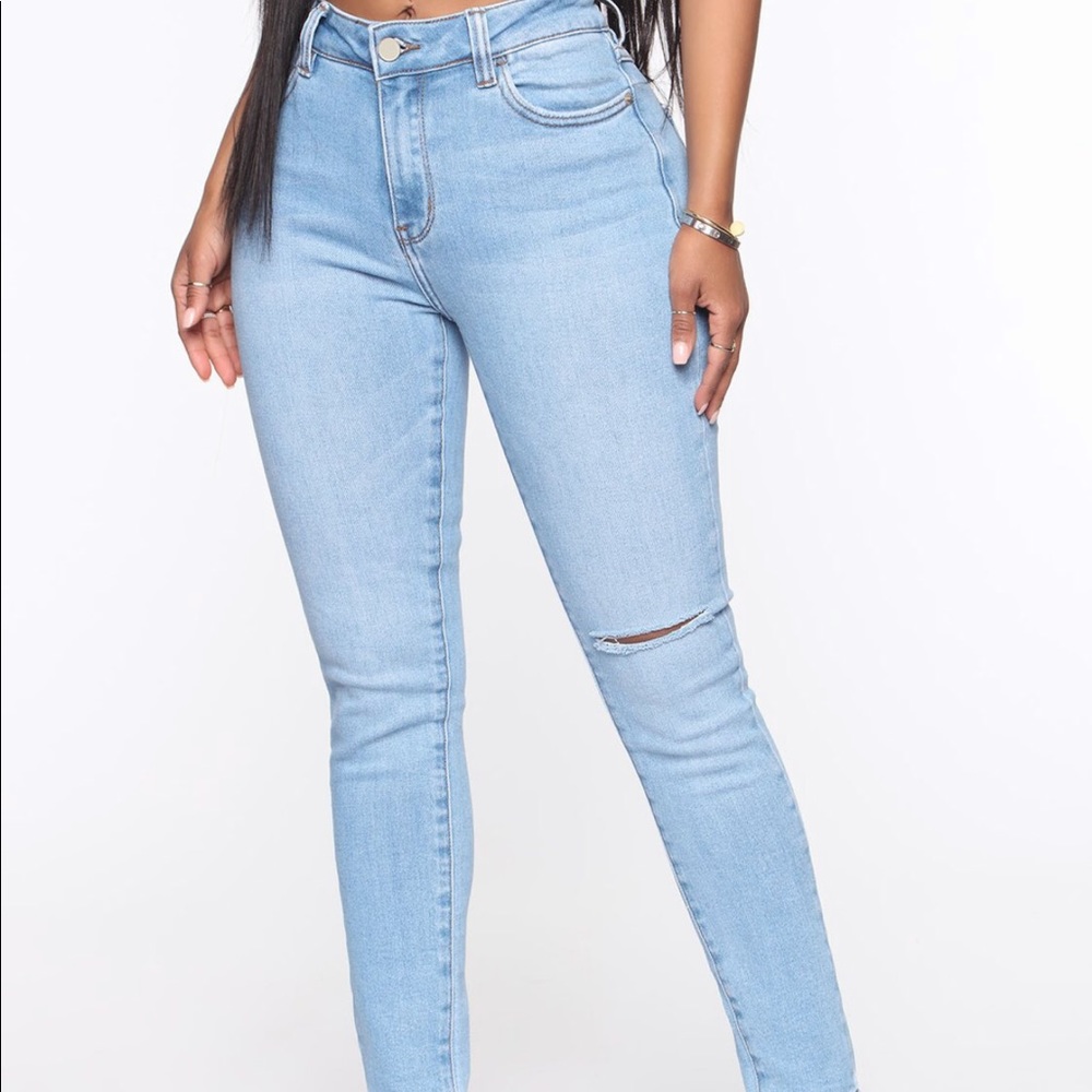 Light blue Fashion nova jeans. Size 7. $15